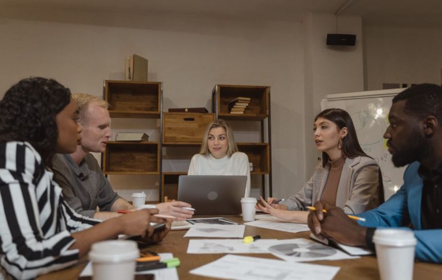 Quels bureaux choisir pour un open space de 6 personnes ? Quels bureaux choisir pour un open space de 6 personnes ?